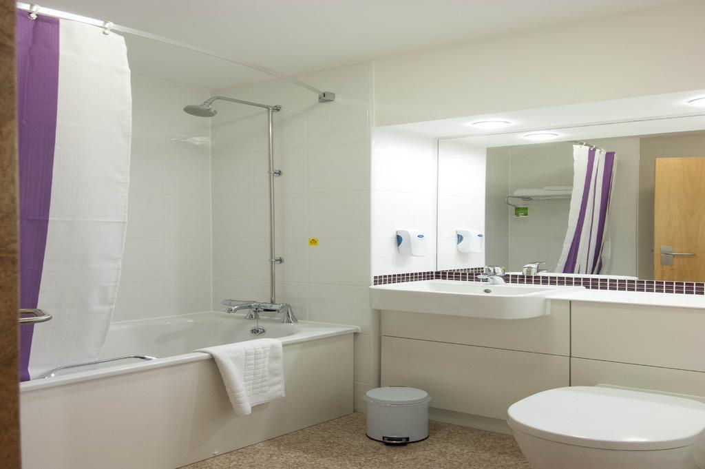 Premier Inn Birmingham City - Aston Habitación foto