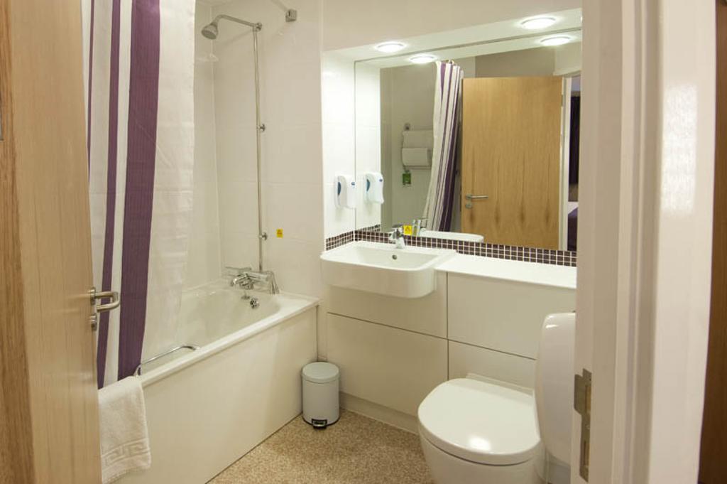 Premier Inn Birmingham City - Aston Habitación foto